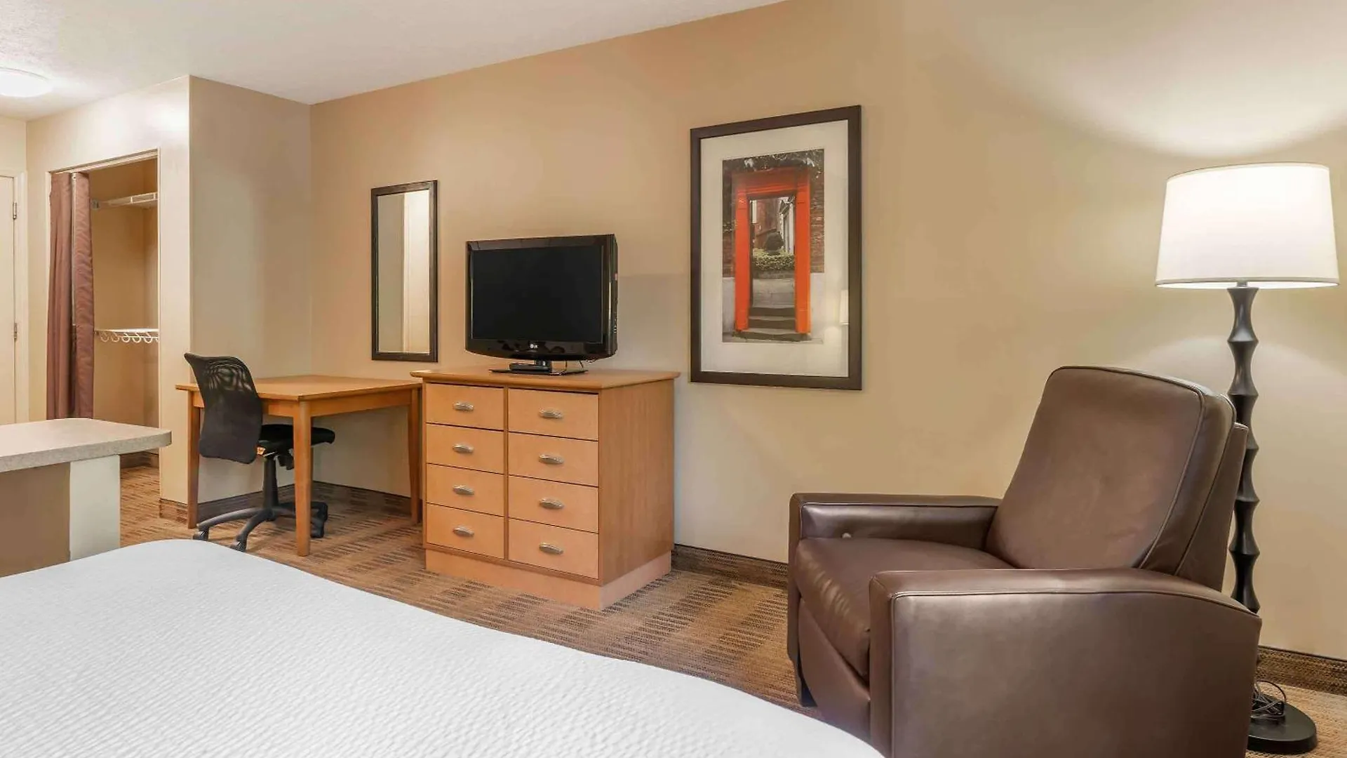 Extended Stay America Select Suites - Charlotte - Tyvola Rd - Executive Park Hotel
