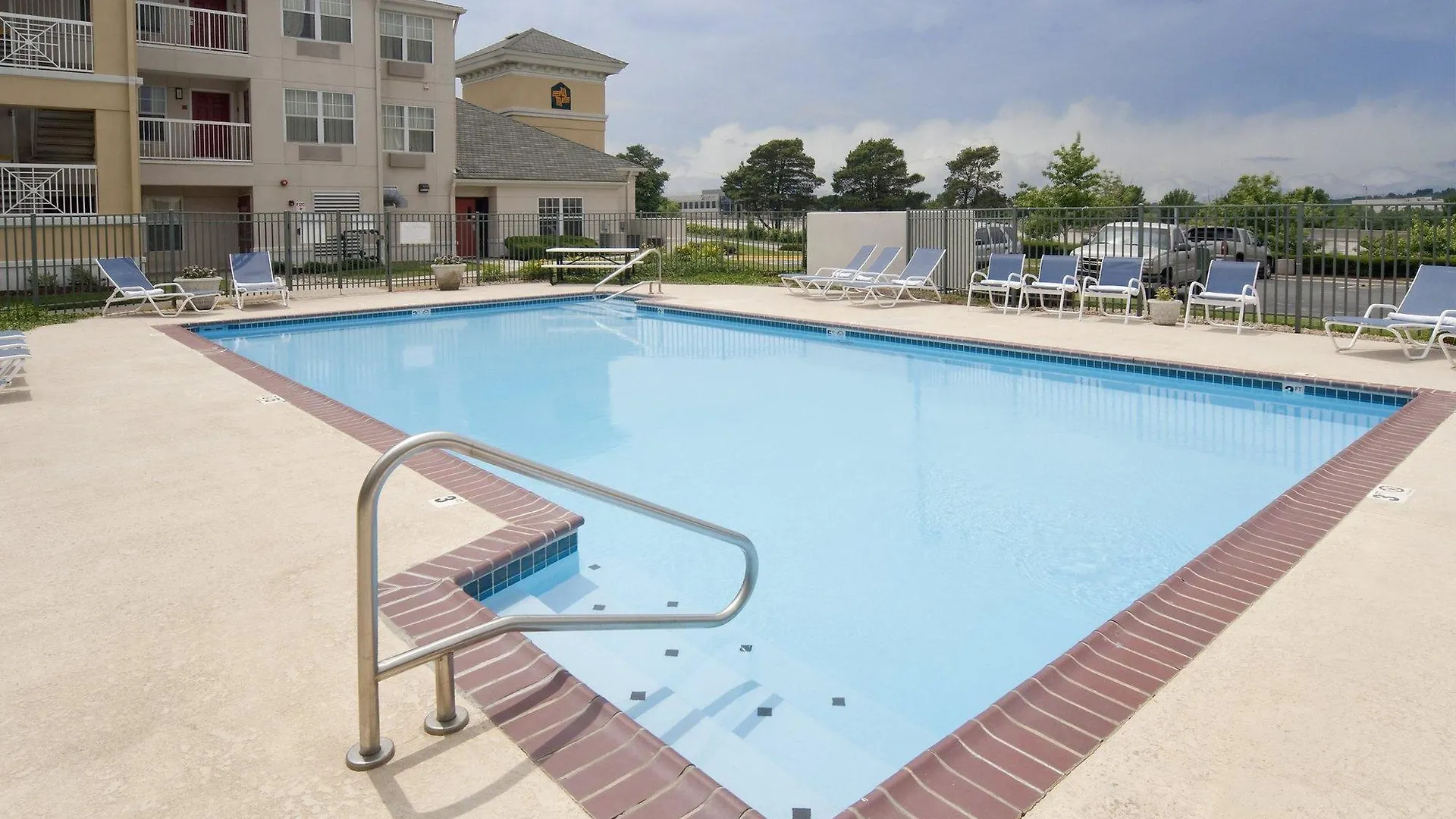 Extended Stay America Select Suites - Charlotte - Tyvola Rd - Executive Park Hotel