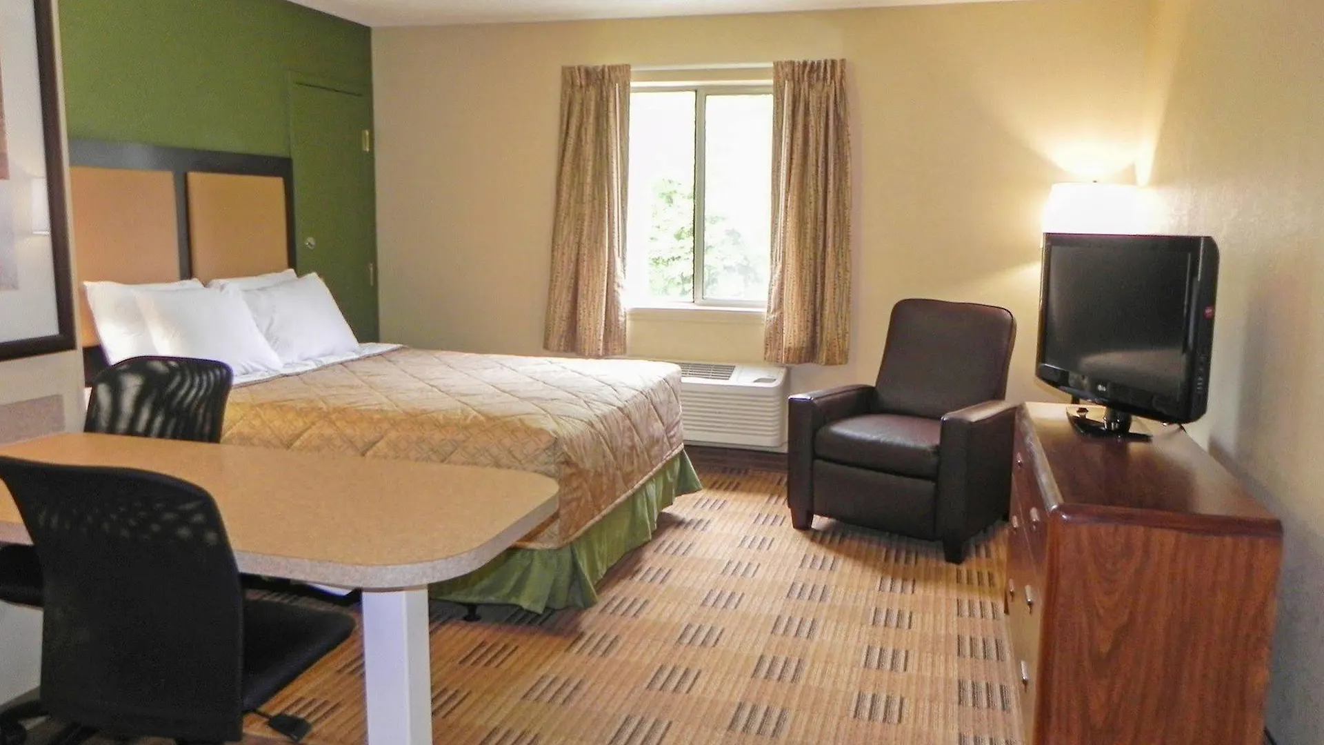 Extended Stay America Select Suites - Charlotte - Tyvola Rd - Executive Park 2*,  United States